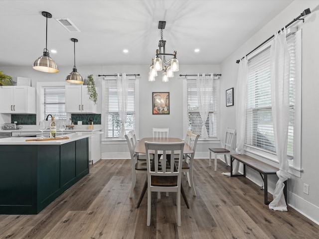dining area featuring visible vents, baseboards, a notable chandelier, recessed lighting, and dark wood-type flooring