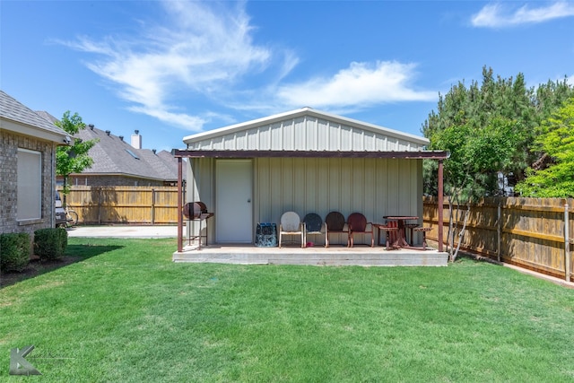 view of outdoor structure featuring a fenced backyard