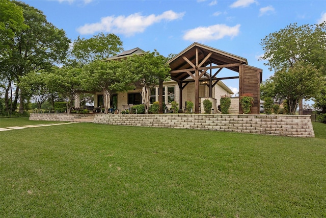 view of front facade featuring a front yard