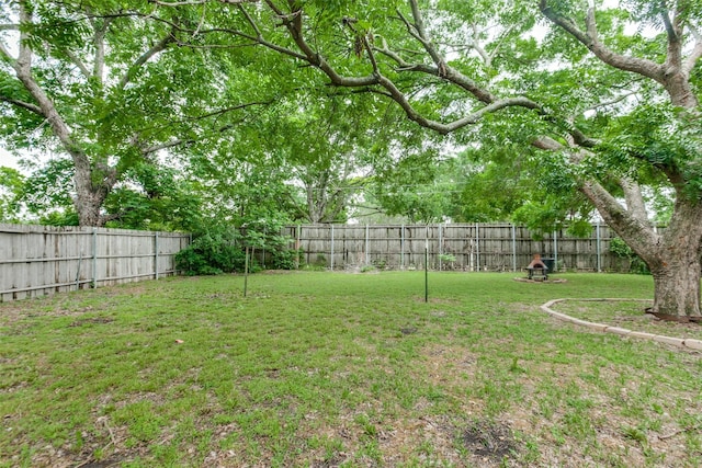 view of yard featuring a fenced backyard