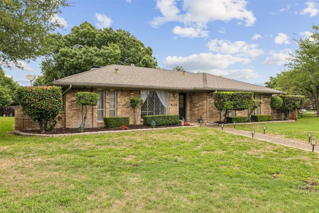 ranch-style house featuring a front lawn and brick siding
