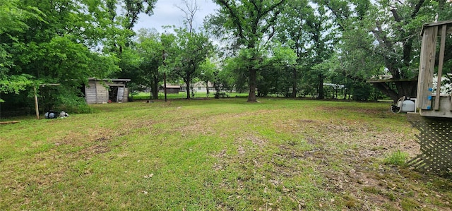 view of yard with an outdoor structure and a shed