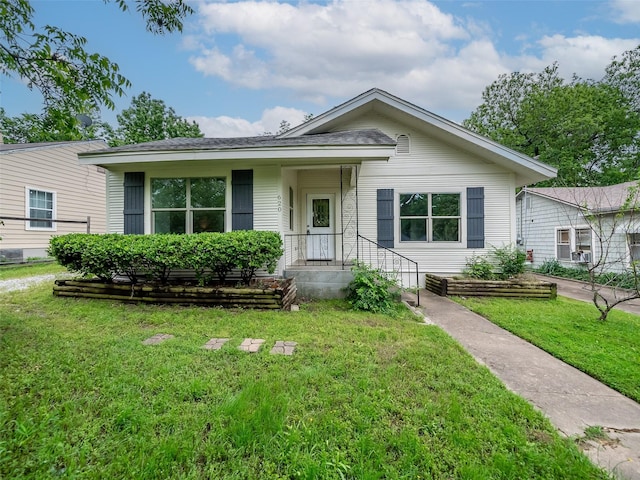 view of front of property with a front lawn