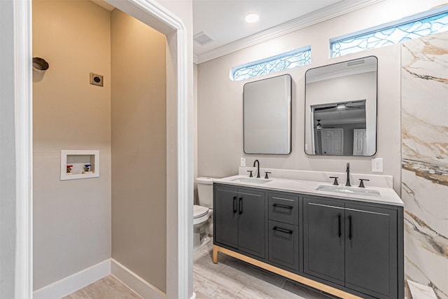 1603 Hawthorne Dr, Arlington, TX 76012 - full bath featuring crown molding, toilet, a sink, and wood finished floors