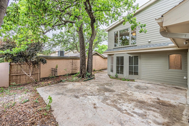 1603 Hawthorne Dr, Arlington, TX 76012 - view of yard with a patio area and fence