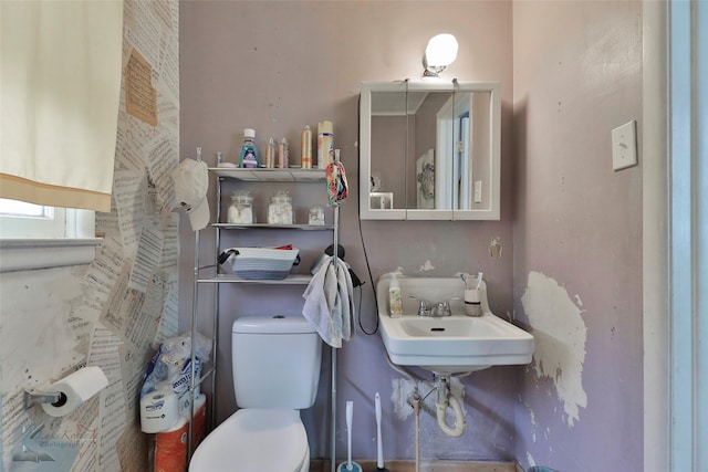 934 Burger St, Abilene, TX 79603 - half bathroom featuring toilet