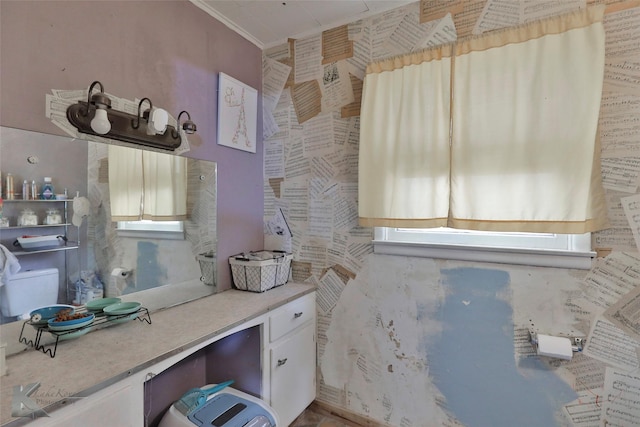 934 Burger St, Abilene, TX 79603 - bathroom with ornamental molding