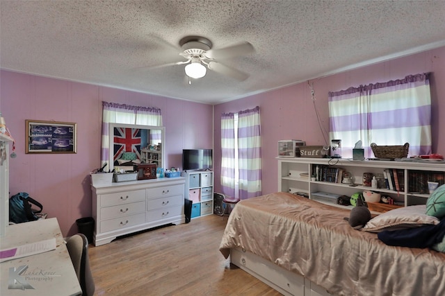 934 Burger St, Abilene, TX 79603 - bedroom featuring light wood-style floors, a ceiling fan, and a textured ceiling