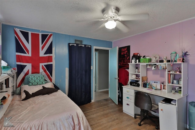 934 Burger St, Abilene, TX 79603 - bedroom featuring crown molding, a ceiling fan, a textured ceiling, and wood finished floors