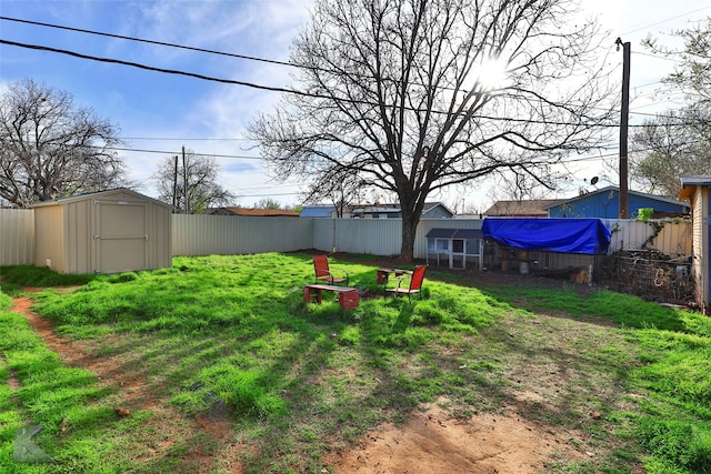 934 Burger St, Abilene, TX 79603 - view of yard featuring fence, an outbuilding, and a shed