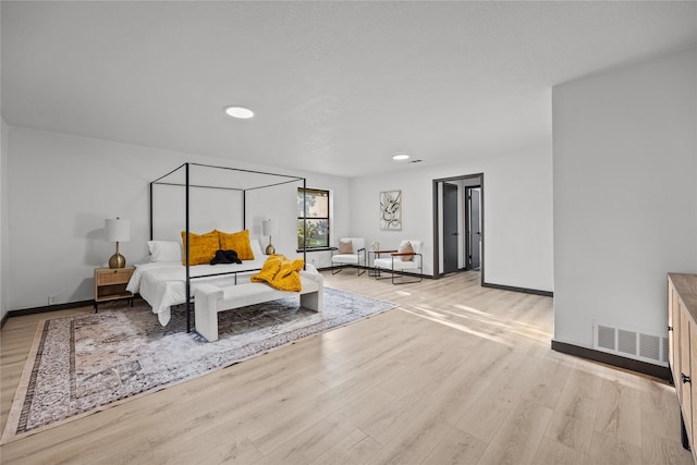 bedroom featuring recessed lighting, baseboards, visible vents, and light wood-style floors