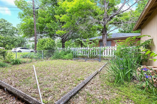 1730 W Hull St, Denison, TX 75020 - view of yard featuring fence private yard