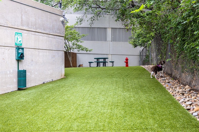 3831 Turtle Creek Blvd Unit 7E, Dallas, TX 75219 - view of yard featuring fence
