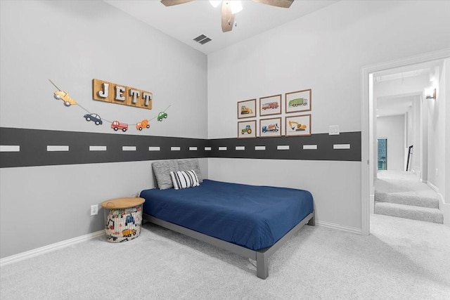 bedroom with carpet floors, baseboards, visible vents, and ceiling fan