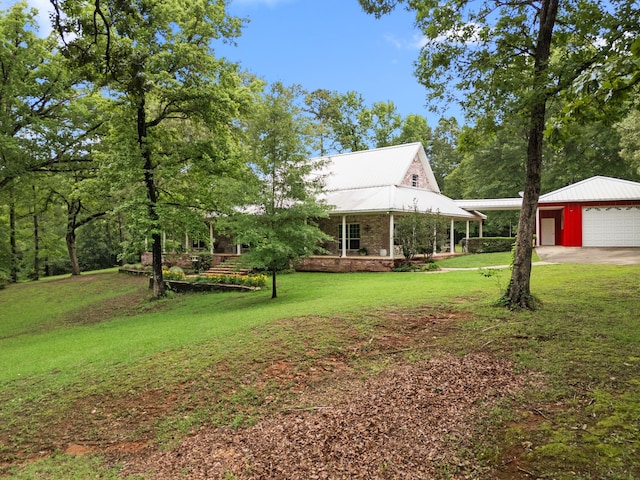 view of yard with an outdoor structure and a garage