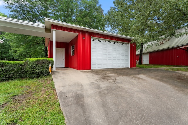 garage featuring a garage