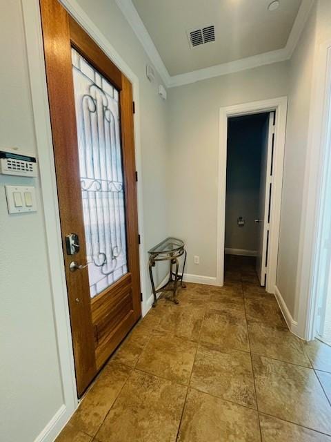foyer entrance featuring visible vents, ornamental molding, and baseboards