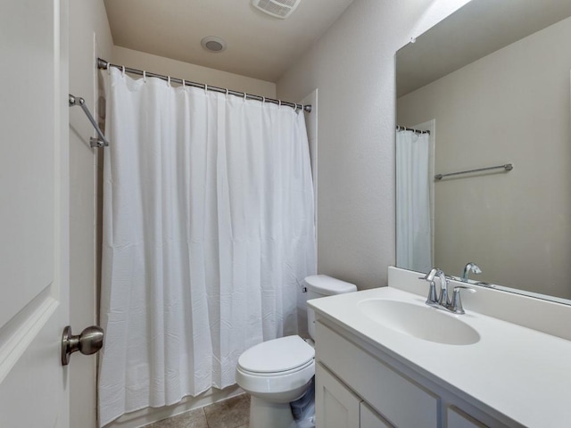 5517 Grove Cove Dr, Mckinney, TX 75071 - full bathroom featuring visible vents, a shower with curtain, toilet, and vanity