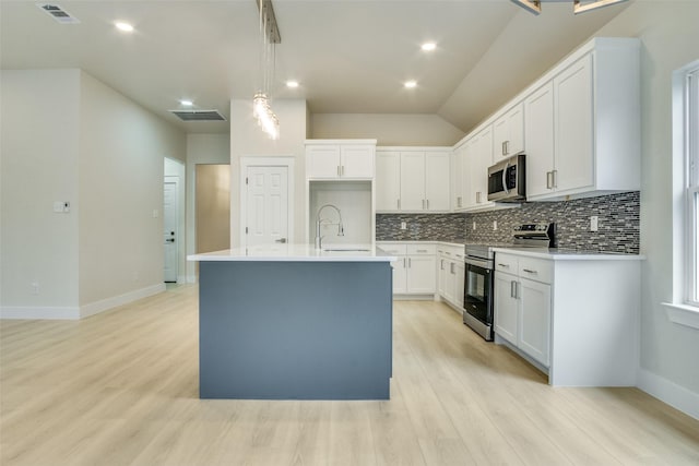 kitchen with a sink, backsplash, stainless steel appliances, and visible vents