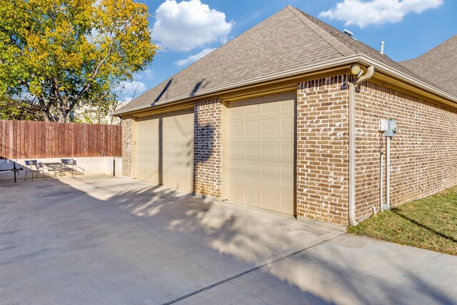 2417 Roosevelt Ave, Fort Worth, TX 76164 - garage with fence
