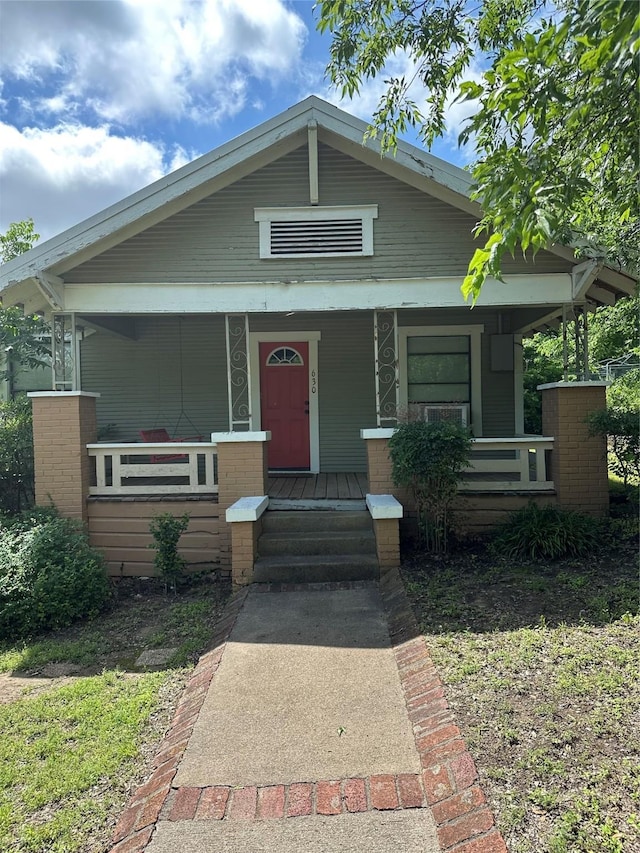 630 W College St, Stephenville, TX 76401 - bungalow featuring covered porch