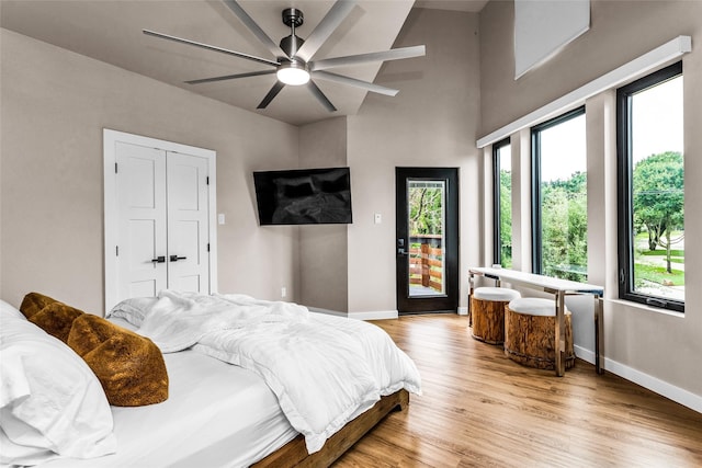 2856 Peninsula Dr, Grapevine, TX 76051 - bedroom featuring baseboards, ceiling fan, and light wood-style flooring
