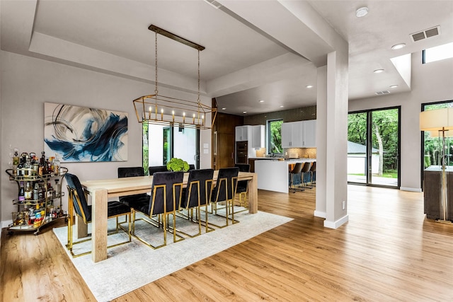 2856 Peninsula Dr, Grapevine, TX 76051 - dining space featuring an inviting chandelier, visible vents, baseboards, light wood-style floors, and recessed lighting