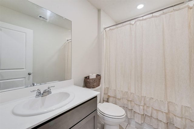 bathroom with toilet, visible vents, a shower with shower curtain, and vanity
