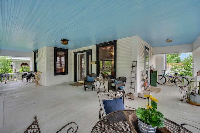 view of patio featuring covered porch and outdoor dining area