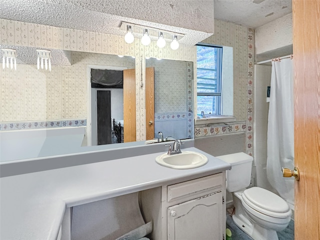 315 Low Water Rd, Grandview, TX 76050 - full bathroom with a shower with curtain, vanity, toilet, and wallpapered walls