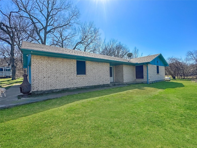 315 Low Water Rd, Grandview, TX 76050 - view of front facade featuring brick siding and a front lawn