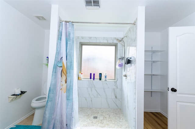 105 Fossil Way, Alvarado, TX 76009 - bathroom with a tile shower and toilet