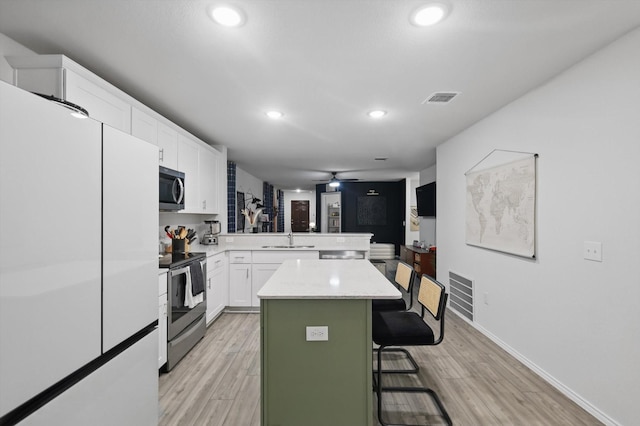 kitchen with visible vents, recessed lighting, a peninsula, and stainless steel appliances