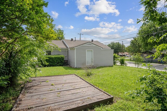 2653 Almeda Dr, Dallas, TX 75216 - view of yard featuring a deck