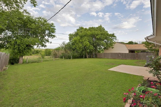 view of yard featuring fence and a patio area