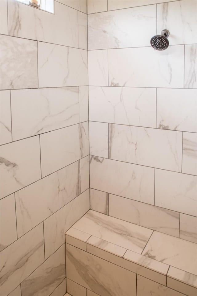 full bathroom featuring tiled shower