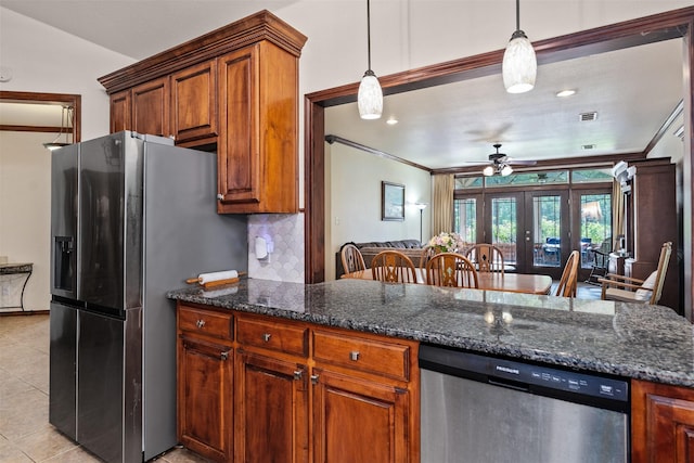 200 Bushwhacker Dr, Mabank, TX 75156 - kitchen with crown molding, decorative backsplash, ceiling fan, appliances with stainless steel finishes, and light tile patterned floors