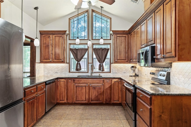 200 Bushwhacker Dr, Mabank, TX 75156 - kitchen featuring a sink, ceiling fan, stainless steel appliances, and lofted ceiling
