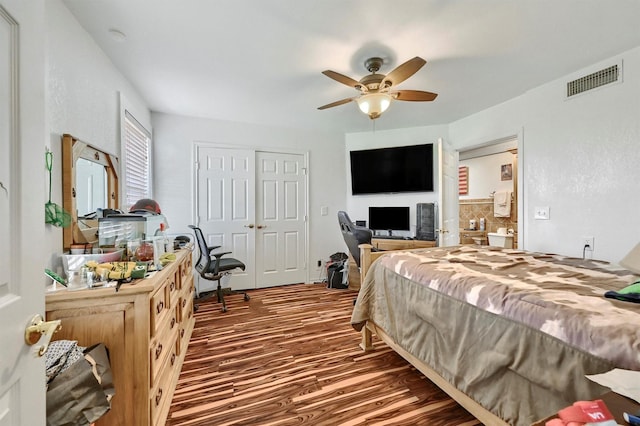 bedroom featuring ceiling fan, a closet, wood finished floors, and visible vents