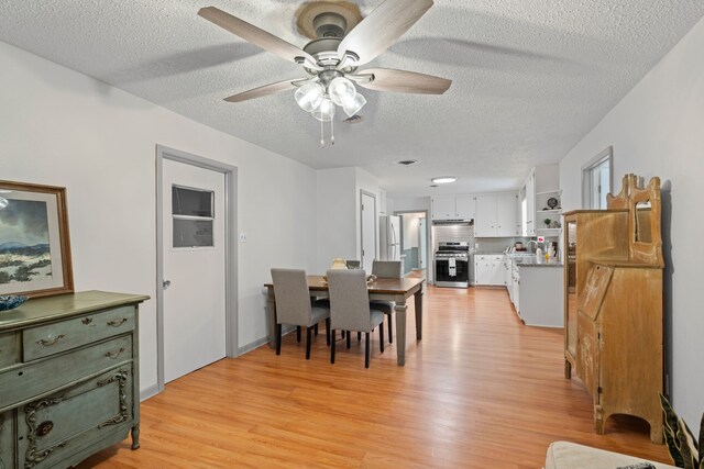 356 Bedford Ct E, Bedford, TX 76022 - dining area featuring light wood finished floors, ceiling fan, and a textured ceiling