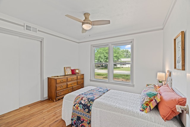 356 Bedford Ct E, Bedford, TX 76022 - bedroom with visible vents, a ceiling fan, light wood finished floors, and a closet