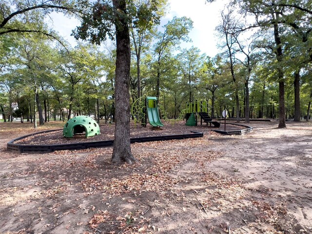 223 Colonial Dr, Mabank, TX 75156