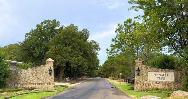 223 Colonial Dr, Mabank, TX 75156