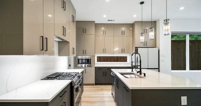2316 Arroyo Ave, Dallas, TX 75219 - kitchen featuring stainless steel appliances, a sink, gray cabinetry, light wood-style flooring, and recessed lighting