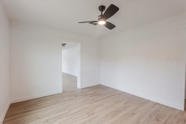 empty room featuring baseboards, light wood-style flooring, and ceiling fan