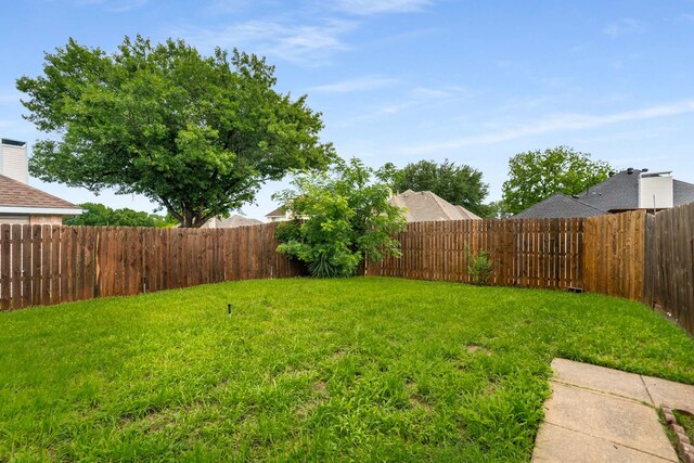2306 Edinburgh Way, Garland, TX 75040 - view of yard