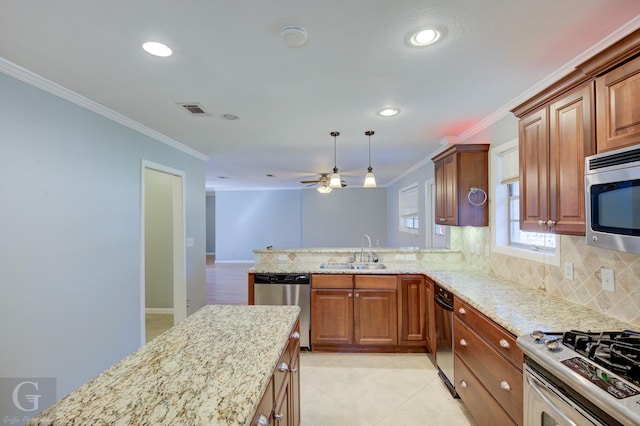 kitchen with visible vents, a sink, decorative backsplash, and appliances with stainless steel finishes