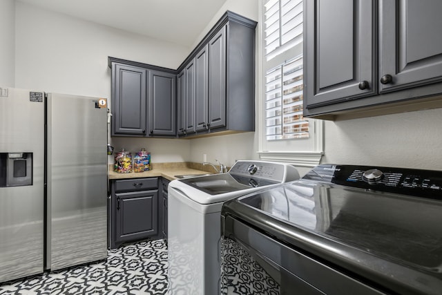 7913 Craftsbury Ln, Mckinney, TX 75071 - carpeted bedroom with a tray ceiling, baseboards, and ceiling fan