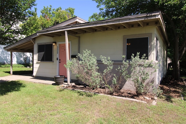 5520 Birchman Ave, Fort Worth, TX 76107 - view of front of house featuring a front lawn