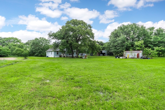 view of yard with a storage shed and an outdoor structure